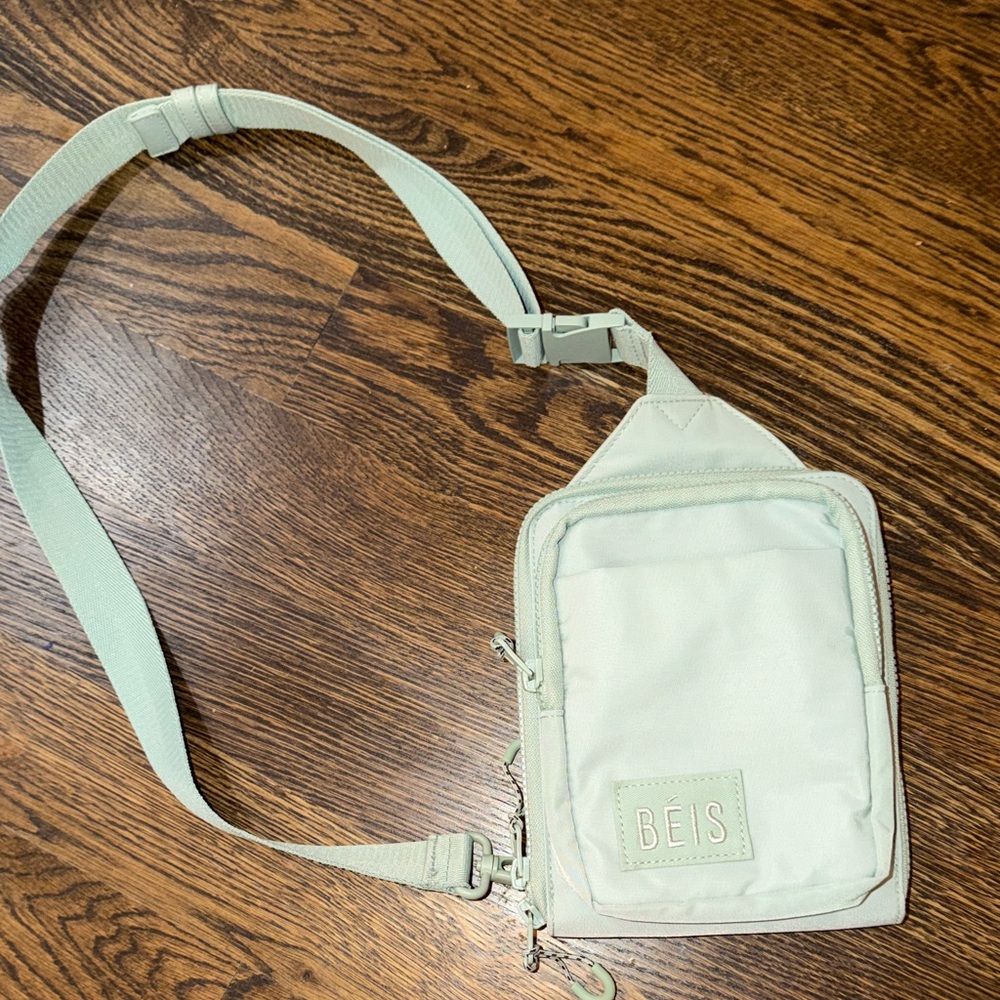 BEIS sport sling- like new!